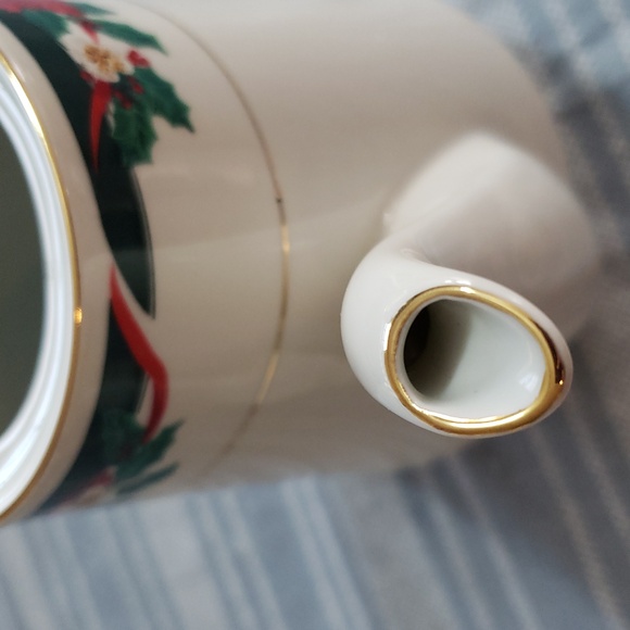 Tienshan White Teapot with Poinsettia Design - Picture 6 of 7